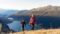 Hoch über dem Reschensee lässt sich die Natur in vollen Zügen genießen. Das wissen auch die Wanderführer vom Hotel Traube Post in Südtirol.© Federico Modica