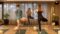 Der Yogaraum im Aktivhotel Alpendorf ist der ideale Ort für Atemübungen, Mediation und Körperspannungsübungen.© Oczlon