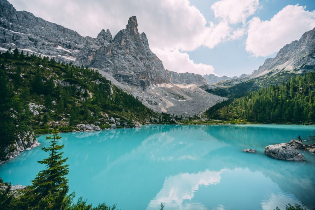 Der Lago di Sorapis ist von einigen Wanderhotels in Südtirol aus super zu erreichen.